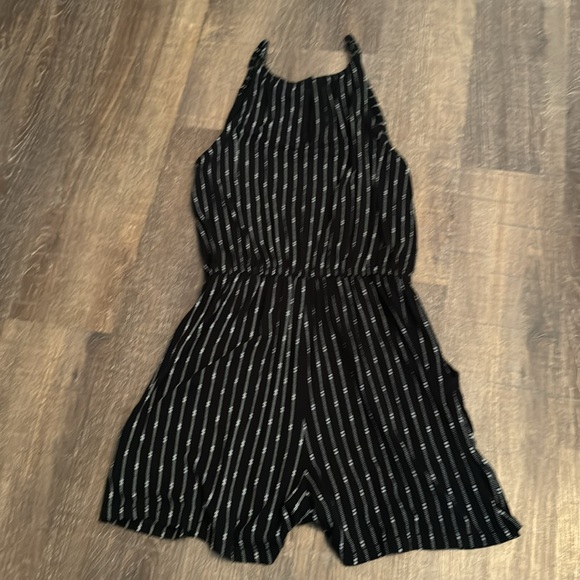 Women’s Old Navy romper - Picture 3 of 3